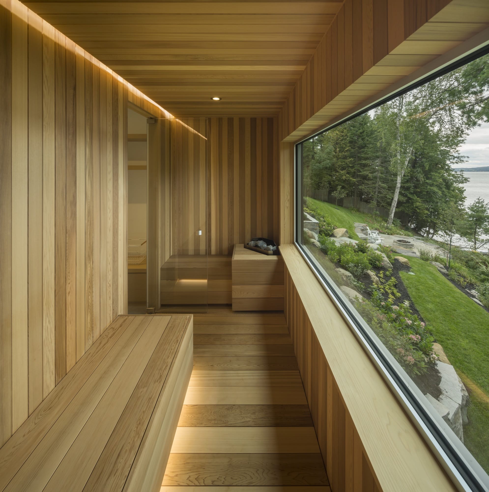 Длинный дом у озера в Огдене, Канада от MU Architecture, HQ architecture, HQarch, HQ arch, high quality architecture